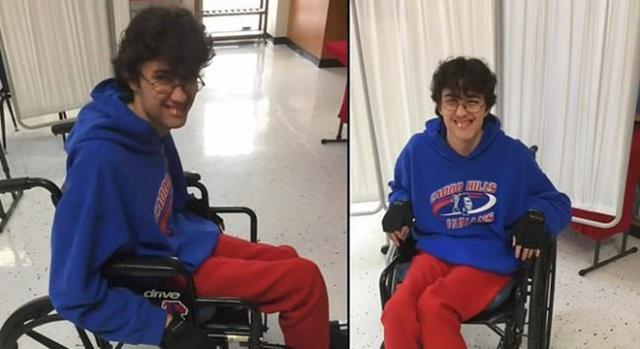 美国一高中生兼职工作两年 为残疾同学买电动轮椅