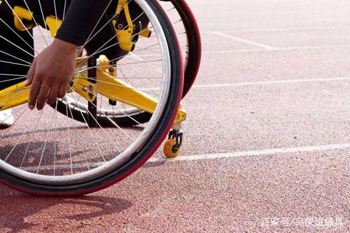 轮椅的使用技巧(一)——驱动轮椅