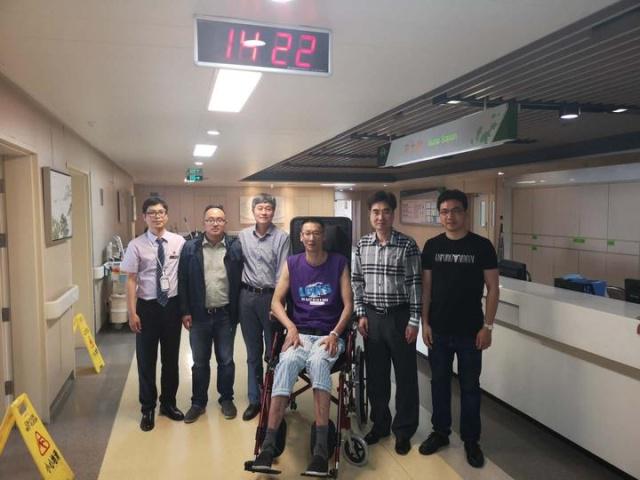 亚洲第一副攻坐上亚洲最高轮椅